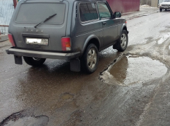На некоторых дорогах в Борисоглебске асфальт «растаял» вместе со снегом
