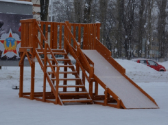 В Поворино установили детский развлекательный комплекс за 200 тыс. рублей