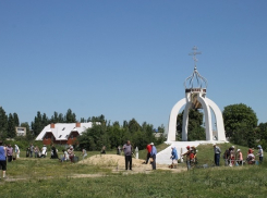 В Борисоглебске прихожане храмов вышли на уборку старого городского кладбища