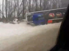 Жуткие последствия гололеда сняли на трассе «Борисоглебск-Воронеж»