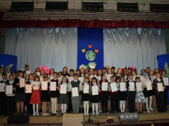 Одарённым детям в Терновском районе вручили награды