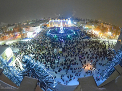Во время празднования Нового года на главной площади Борисоглебска собрались несколько тысяч горожан