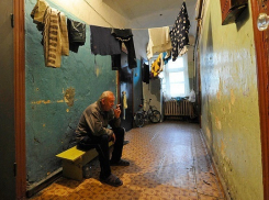 Бедные россияне не умеют экономить и инвестировать − потому и бедные
