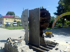 В Борисоглебске установили основные элементы конструкции  памятника Корнаковскому