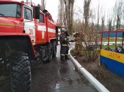 Пожарные эвакуировали детский сад в Борисоглебске