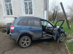 Иномарка протаранила аптеку в Терновском районе