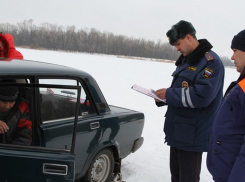 МЧС Воронежской области предупреждает - выезд на лед на автомобиле смертельно опасен!