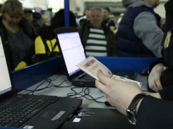 Более 27 тысяч должников Воронежской области не выпустят на новогодние каникулы за рубеж