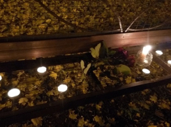 Борисоглебская «Служба Добровольцев» организовала в центральном сквере место памяти жертв трагедии в Керчи 