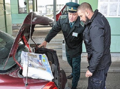 Еще одна служба на большой дороге. Таможенникам разрешен досмотр автомобилистов