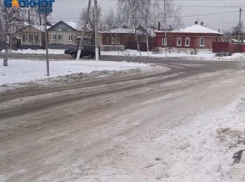 Качество уборки дорог и тротуаров в Борисоглебске оценил наш мобкорр в своем видеосюжете