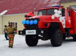 В пожарную часть грибановского села Листопадовка поступила новая машина за 6 млн рублей