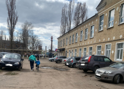 Возмутительную  ситуацию  возле  школы №11 г. Борисоглебска  показал на фото читатель «Блокнота»