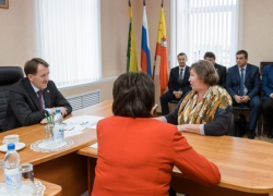 Жители Бутурлиновского района пожаловались губернатору на изношенный водопровод и опасную дорогу