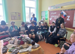 Мастер-класс по вязанию для участников СВО прошел в Поворино