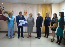 В Борисоглебский акушерский центр передали первые подарки для новорожденных 2020 года