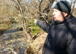 «На странных берегах»: как на окраине  Борисоглебска  образовалась «канализационная река»?