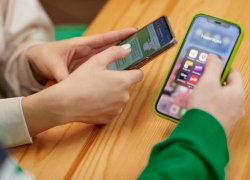 В салонах оператора связи заработали мини-офисы банка