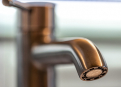 Как не переплачивать за холодную воду, рассказали жителям Воронежской области 