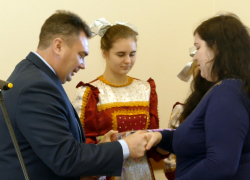 Мамам   с большой буквы вручил подарки мэр Борисоглебска