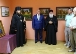 Глава Борисоглебской епархии посетил персональную выставку заслуженного художника Российской Федерации — протоиерея Стефана Домусчи.