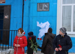 В новохоперской Пыховке открыли мемориальную доску поэтессе Светлане Руденченко