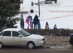 Борисоглебская администрация попросила горожан о помощи в опознании вандалок