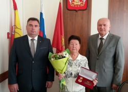 Жительнице Борисоглебска вручили высшую награду Воронежской области 