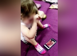 Видео со вскрытием трупа показала 2-летней дочке воронежская мама