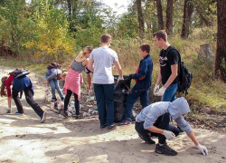 Школьники Борисоглебска убрали мусор, оставленный взрослыми