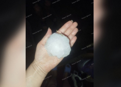 Град в Воронежской области уничтожил посадки и повредил дома