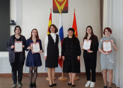 В Борисоглебском избиркоме наградили победителей конкурса плакатов и сочинений на тему выборов