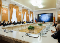 Алексей Гордеев вручил награду жителю Борисоглебска