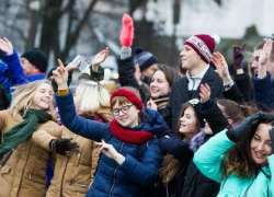 ВЦИОМ выяснил, что Новый год россияне встретят счастливыми и довольными