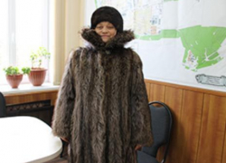 Борисоглебские «единороссы» помогли одеться к зиме одинокой пенсионерке 