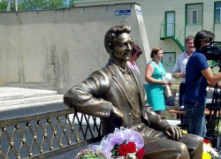 Николая Рыбникова приветствовали аплодисментами, цветами и слезами радости в Борисоглебске. Памятник открыт!