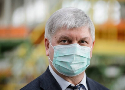 Александр Гусев разрешил открыть все магазины в ТЦ, но продлил самоизоляцию