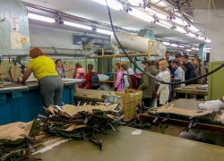 Школьники совершили экскурсию на Борисоглебскую швейную фабрику