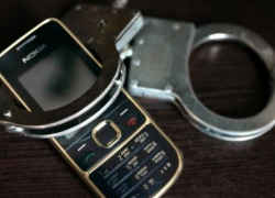 В Новохоперском районе неудачливый вор растерял украденное и повредил ногу, покидая место преступления