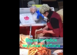 «Никакого нарушения СанПин нет»: продавец колбасы на Борисоглебском рынке прокомментировала скандальное видео