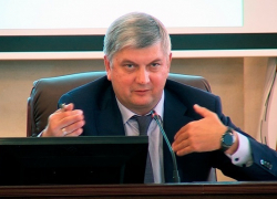 Александр Гусев пообещал повысить заплату главам сельских поселений 