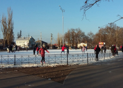 Борисоглебцы катаются на коньках по асфальту, «не скрывая положительных эмоций»