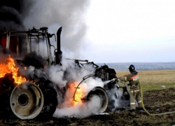 В Новохопёрском районе пожар уничтожил трактор