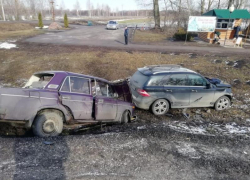 ВАЗ снес с дороги «Мерседес» в Грибановском районе