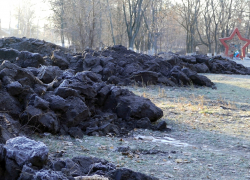 Центральные скверы Борисоглебска завалили тоннами чернозема