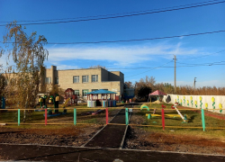 В центре села Макашевка под Борисоглебском появился асфальтированный тротуар