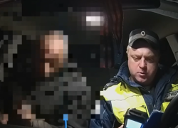 Пьяный водитель нецензурно удивился своему состоянию в автомобиле автоинспекторов в Новохоперском районе