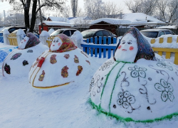 Борисоглебцы слепили из снега волшебные замки, сказочных героев и спортивные объекты