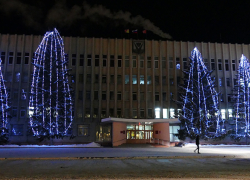 Здание администрации Борисоглебска украсили новогодними гирляндами