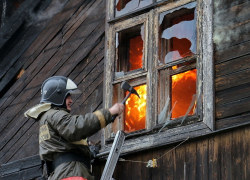 В Грибановском районе ночью сгорел дом. Есть пострадавший